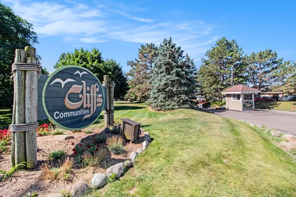 Ypsilanti, MI 48198,1740 Cliffs Landing #102A