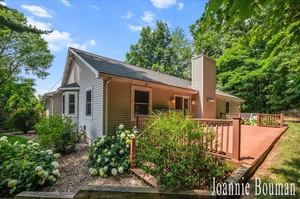 Plainwell, MI 49080,10466 N Riverview Drive