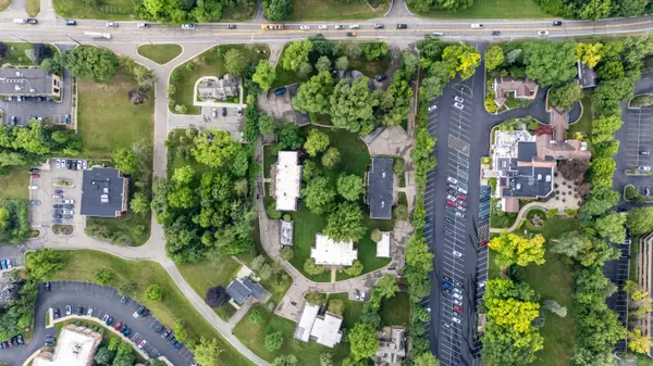 Bloomfield Hills, MI 48304,150 E Long Lake Road #5