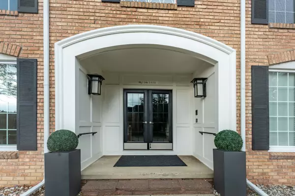 Bloomfield Hills, MI 48304,150 E Long Lake Road #5