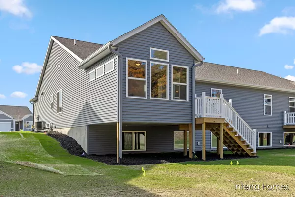 Grand Haven, MI 49417,15711 Hawley Drive #28