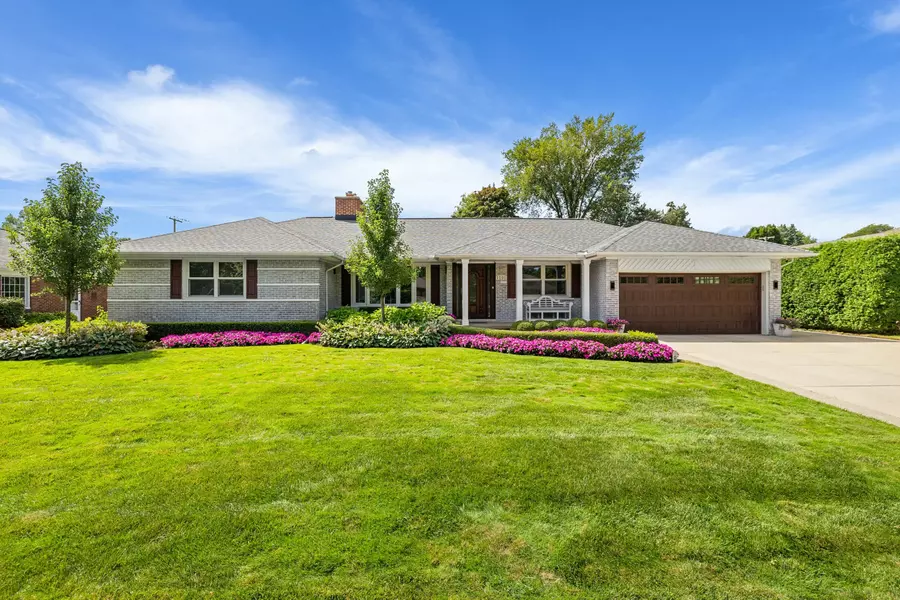 1191 S Renaud Road, Grosse Pointe Woods, MI 48236