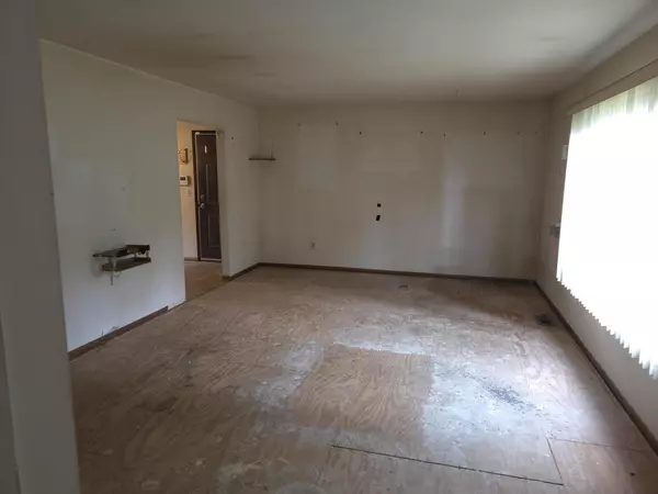 Southfield, MI 48033,26171 Shiawassee Street