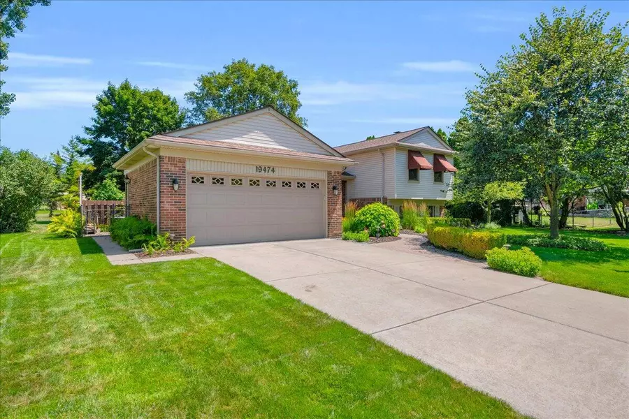 19474 Pollyanna, Livonia, MI 48152