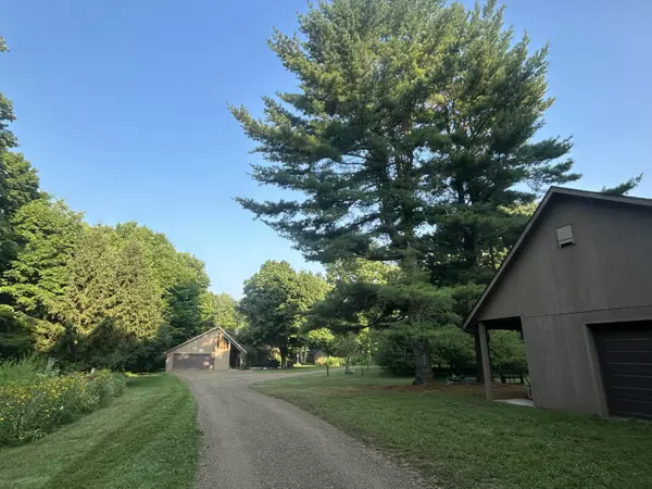 Delton, MI 49046,9308 W Guernsey Lake Road Road