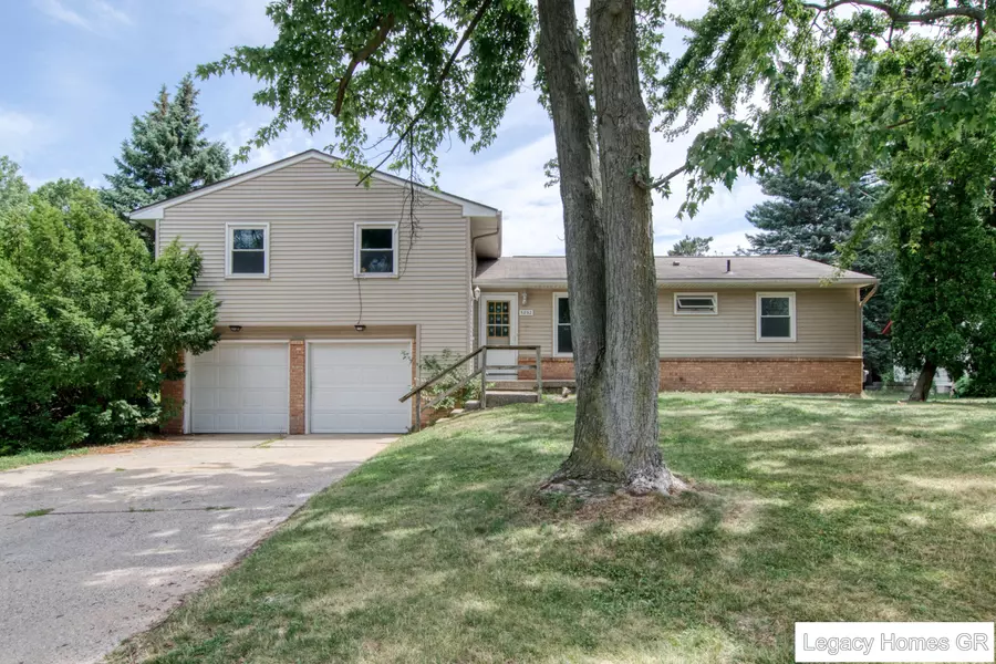 5890 Ridge Brook SE Drive #5892, Grand Rapids, MI 49508