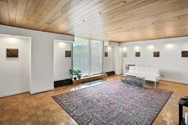 Ann Arbor, MI 48103,1050 Wall Street #5A