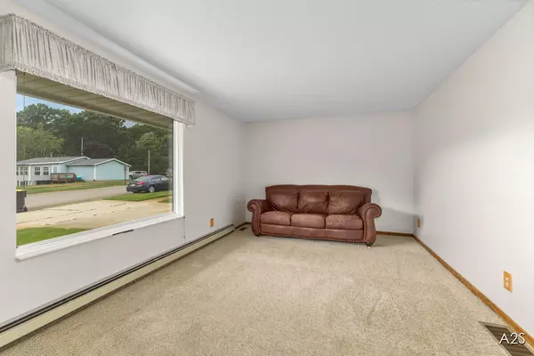 Comstock Park, MI 49321,3976 York View NW Drive