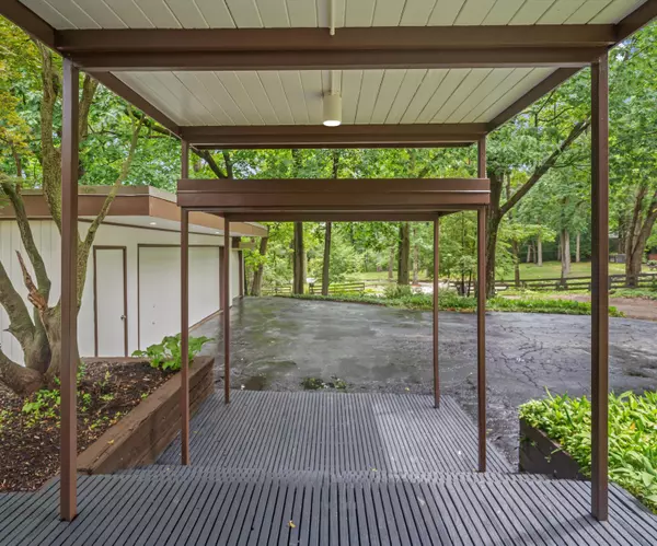 Ann Arbor, MI 48104,3586 E Huron River Drive