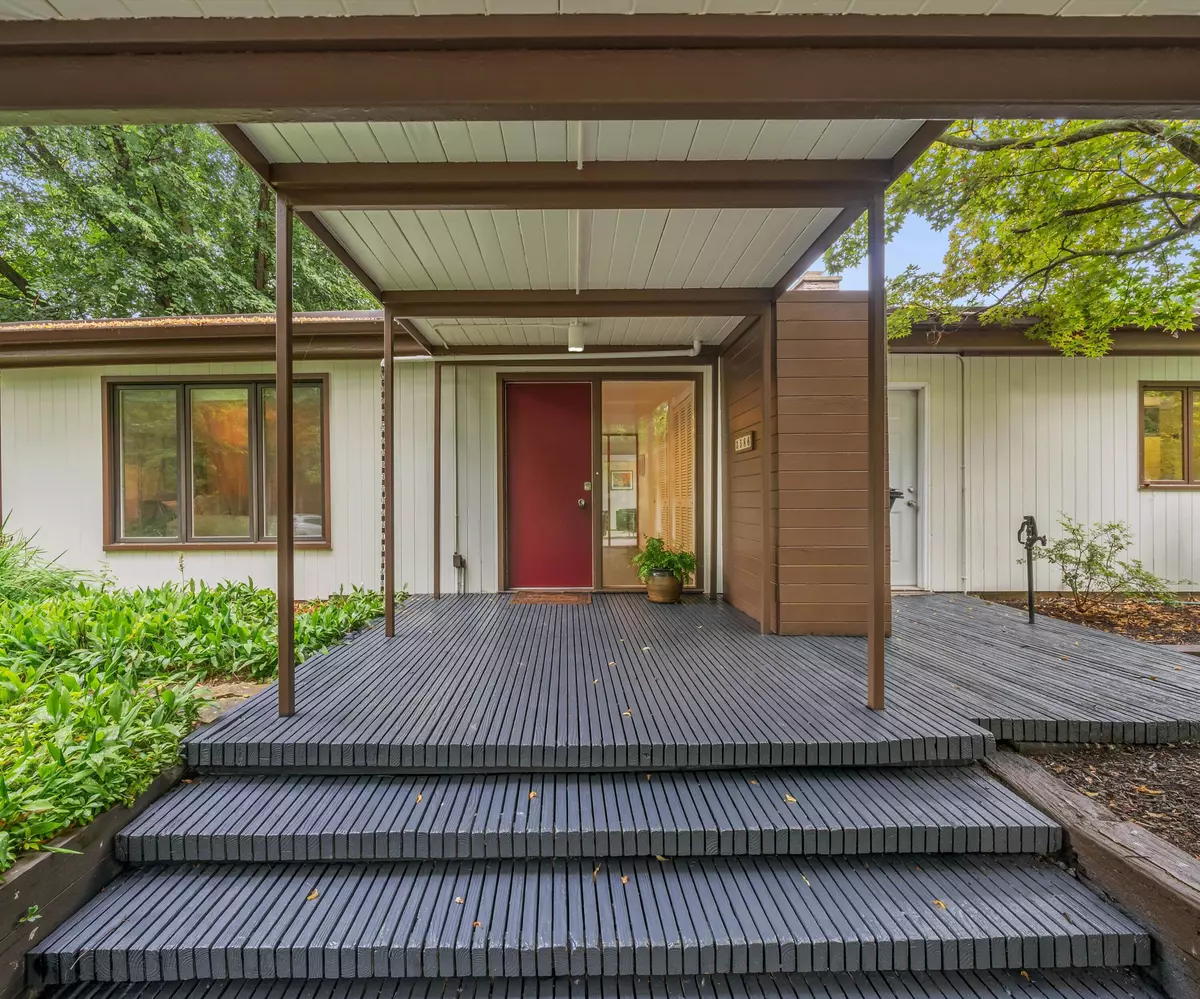 Ann Arbor, MI 48104,3586 E Huron River Drive
