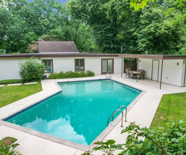 Ann Arbor, MI 48104,3586 E Huron River Drive