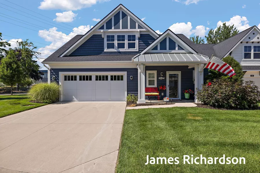 303 Pere Marquette Place, Grand Haven, MI 49417