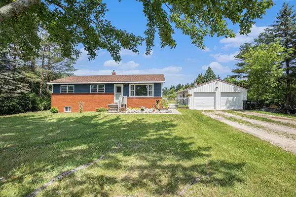 880 W Maple Street, Mecosta, MI 49332