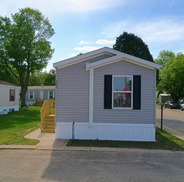 390 12th Street, Plainwell, MI 49080
