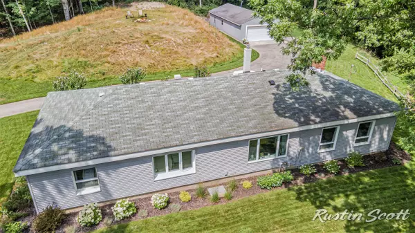 5911 7 Mile NE Road, Belmont, MI 49306