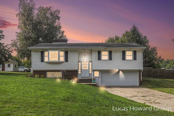 6040 10 Mile NE Road, Rockford, MI 49341