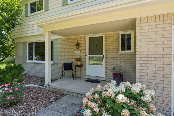 Shelby Twp, MI 48317,49562 Iris Drive