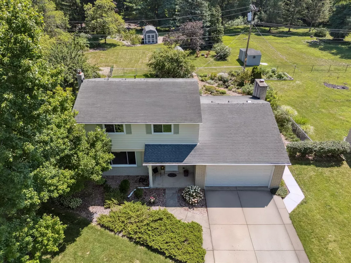 Shelby Twp, MI 48317,49562 Iris Drive