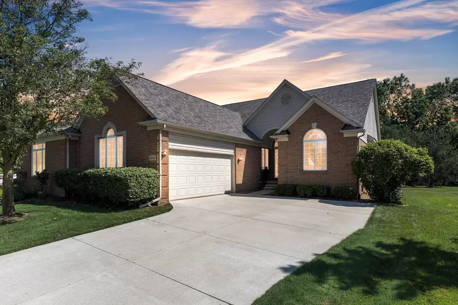 49454 N Glacier, Northville, MI 48168