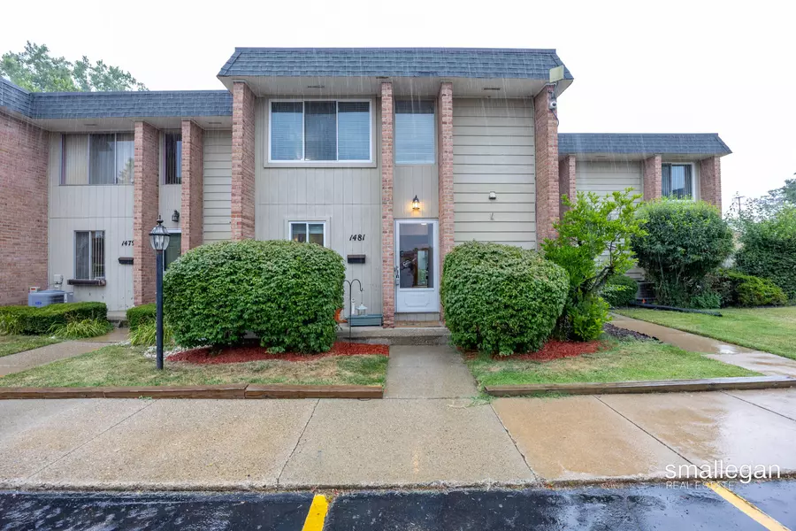 1481 N Saxony SE Drive, Grand Rapids, MI 49508