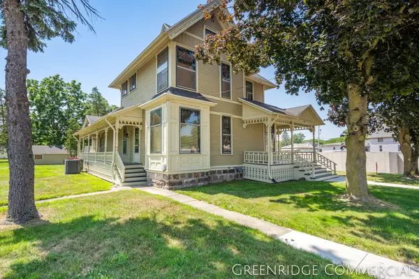 524 E Main Street, Lowell, MI 49331