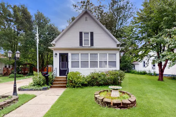 Three Oaks, MI 49128,409 Oak Street