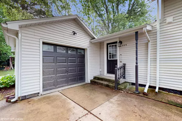 Three Oaks, MI 49128,409 Oak Street
