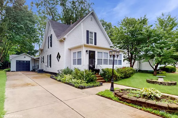 409 Oak Street, Three Oaks, MI 49128