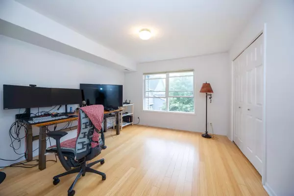 Ann Arbor, MI 48103,560 Little Lake Drive #23