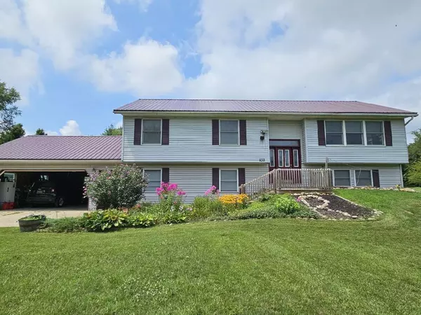 832 Clarendon Road, Quincy, MI 49082