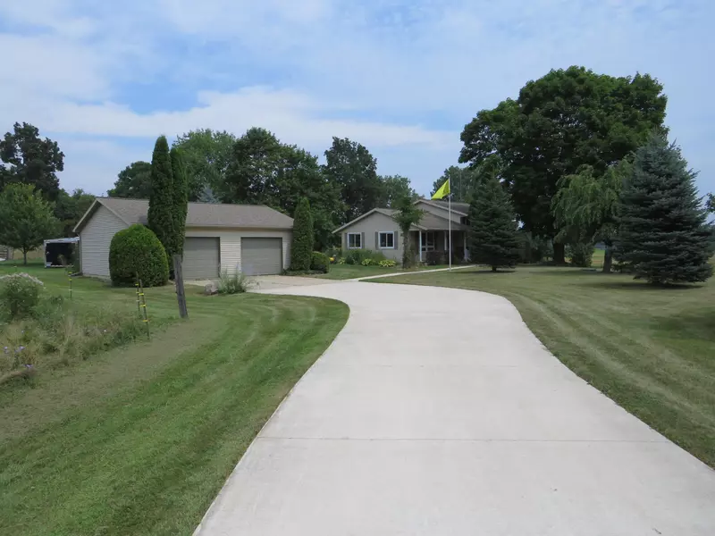 5190 W South County Line Road, Fowler, MI 48835