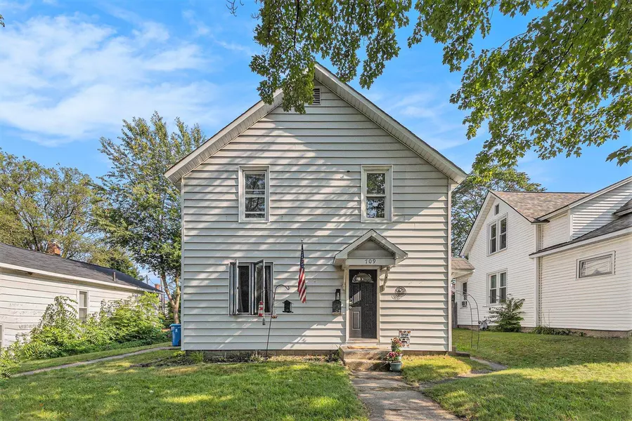 709 E Loomis Street, Ludington, MI 49431