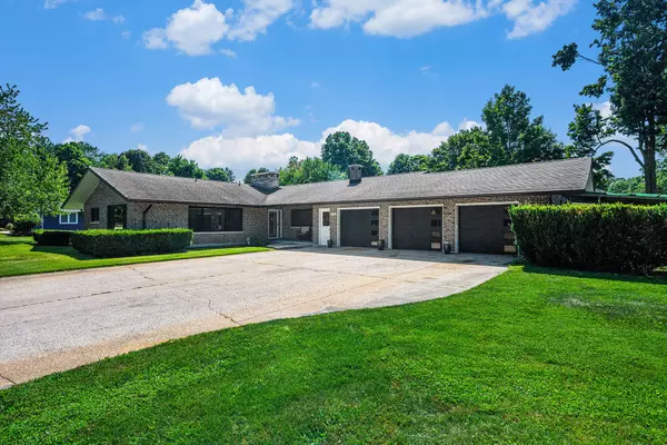 1010 East Street, Three Rivers, MI 49093