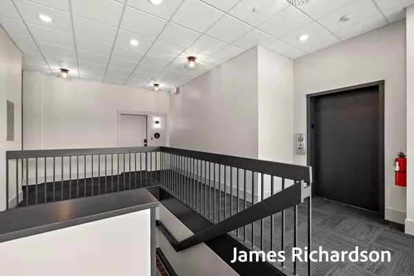 Grand Haven, MI 49417,300 Washington Avenue ##6