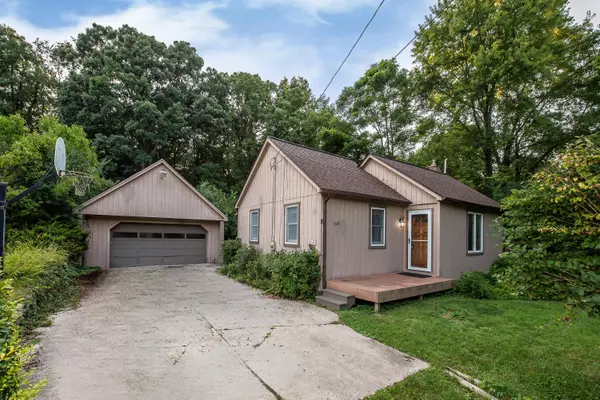 945 Rose Drive, Ann Arbor, MI 48103