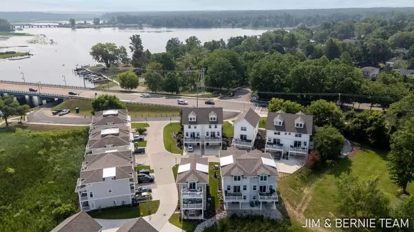 Douglas, MI 49406,110 Keewatin Court #15