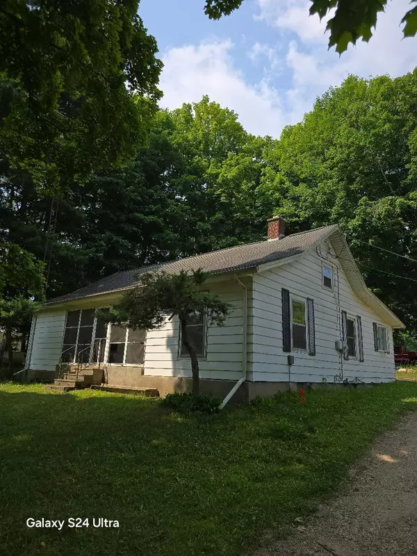 12402 Red Bud N Trail, Buchanan, MI 49107