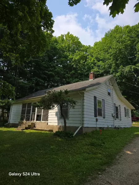12402 Red Bud N Trail, Buchanan, MI 49107