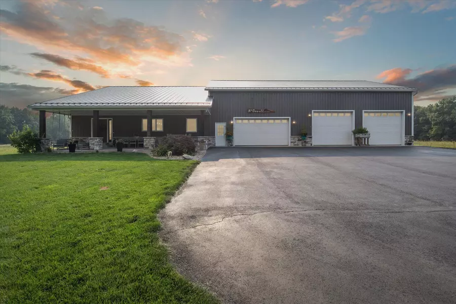 70574 N Driftwood, Edwardsburg, MI 49112