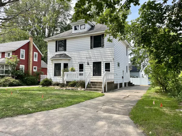 5557 Pleasant Ave, Hudsonville, MI 49426