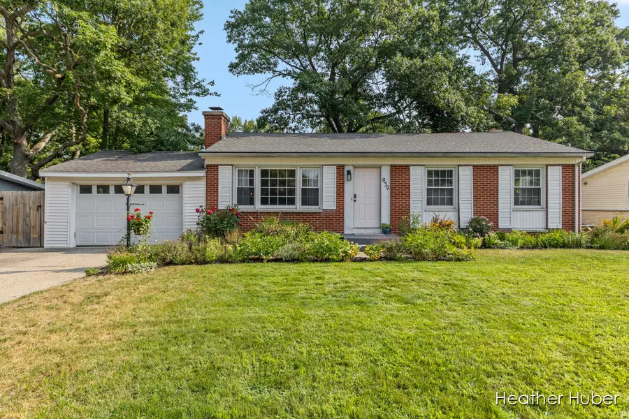 959 Kendalwood NE Street, Grand Rapids, MI 49505