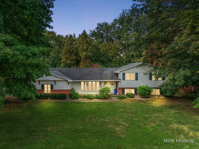 1974 Greenwoods Drive, Jenison, MI 49428