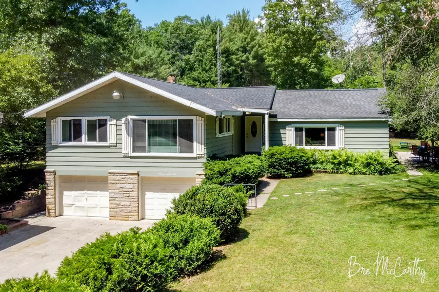 1926 Fir Avenue, Holton, MI 49425