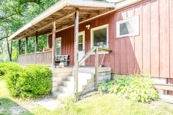 7462 W Martin Road, Three Oaks, MI 49128