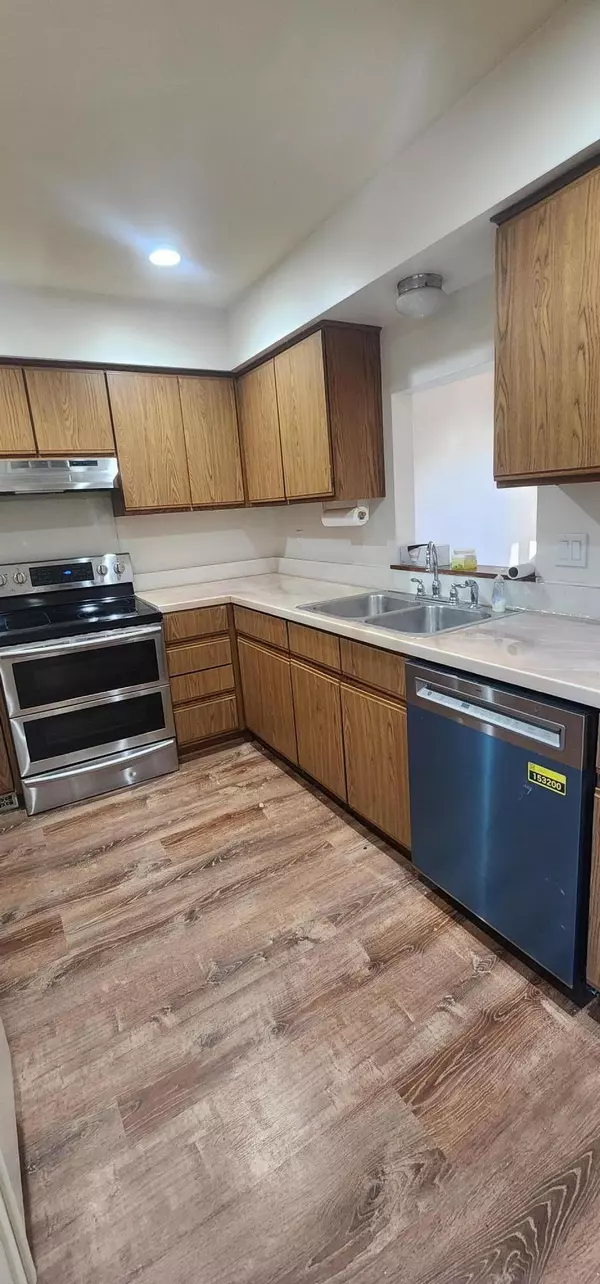 Farmington Hills, MI 48335,35274 Meadow Lane