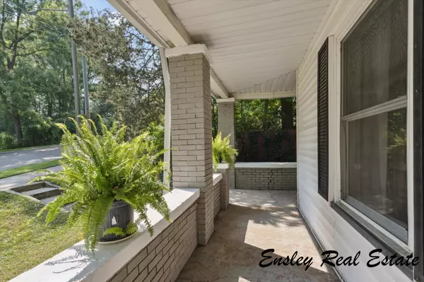 Grand Rapids, MI 49503,911 Emerald Ave NE