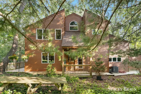 3493 Riverwoods NE Drive, Rockford, MI 49341