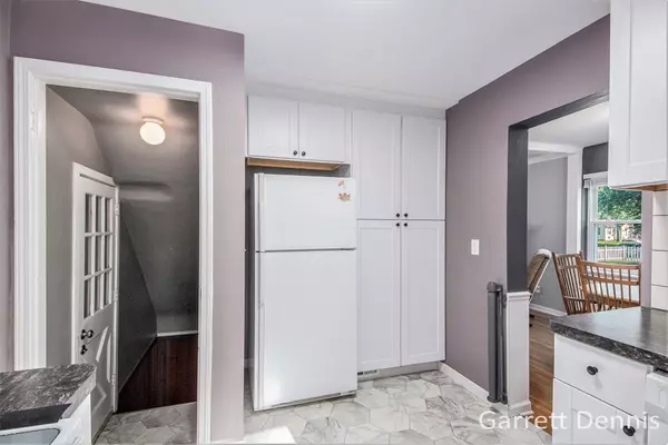 Zeeland, MI 49464,232 S Division Street