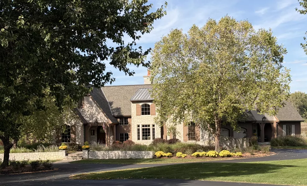 6457 Old Darby NE Trail, Ada, MI 49301