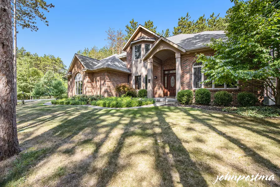 3523 Bluewater Pines NE Drive, Grand Rapids, MI 49525